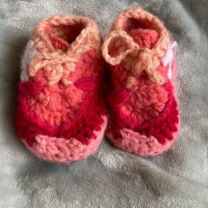 Crochet Channel baby shoes